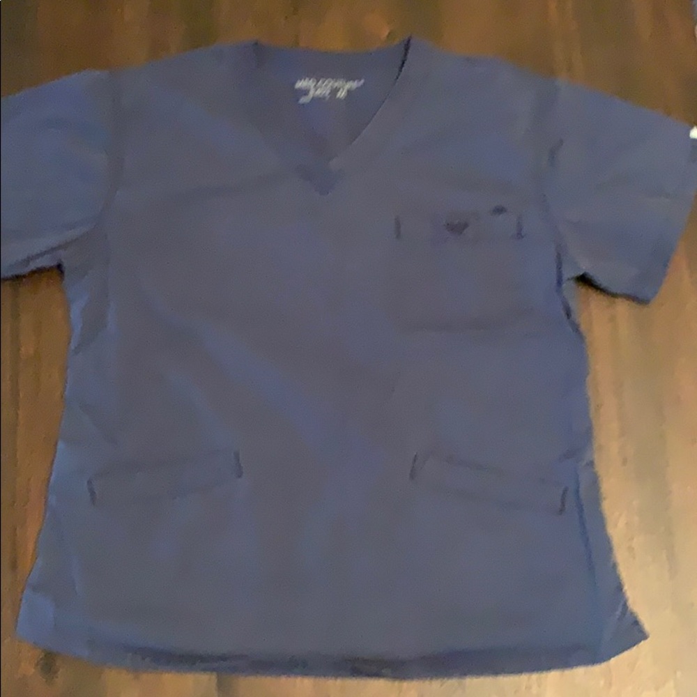 Women’s signature V-neck scrub top